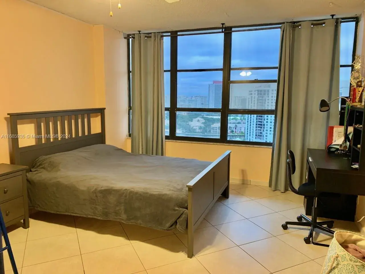 600 Three Islands Blvd # 1817, Hallandale Beach FL 33009