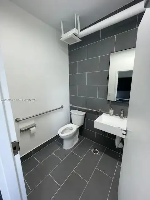 777 NE 125th St, North Miami FL 33161 photo 3