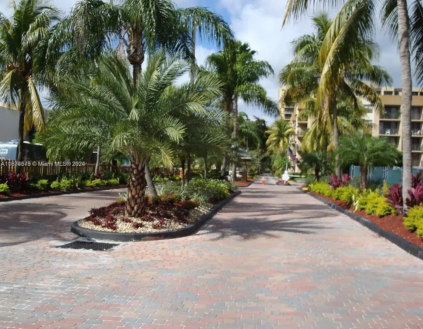 1470 NE 123rd St # A902, North Miami FL 33161 photo 2