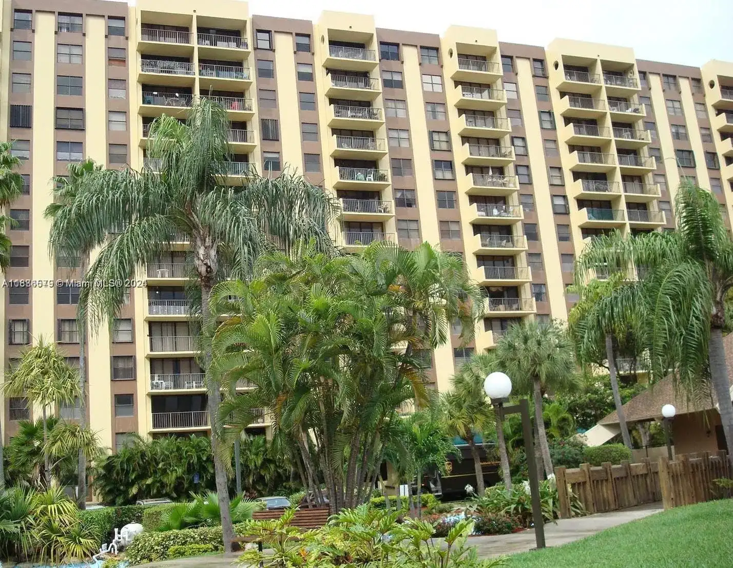1470 NE 123rd St # A902, North Miami FL 33161 photo 3