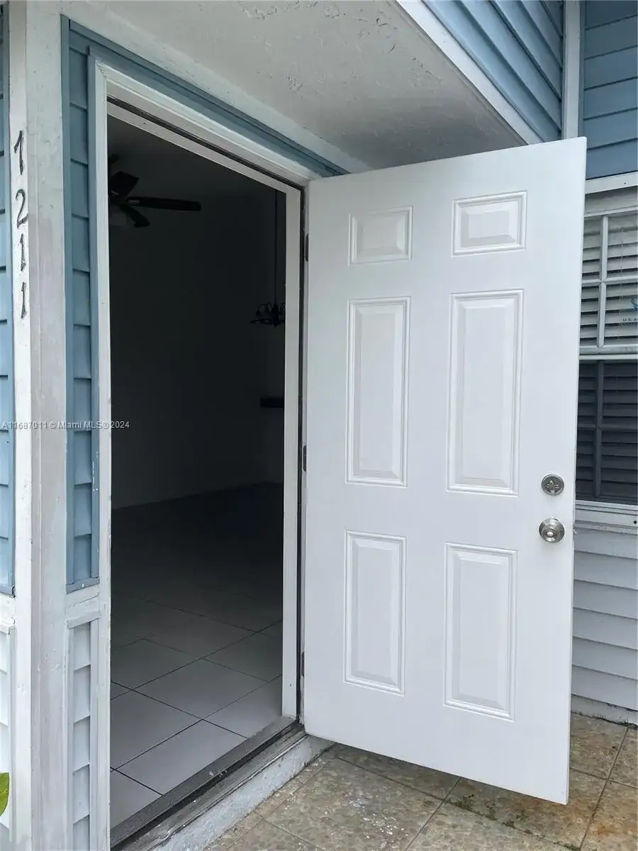 7211 Tam Oshanter Blvd, North Lauderdale FL 33068 photo 2