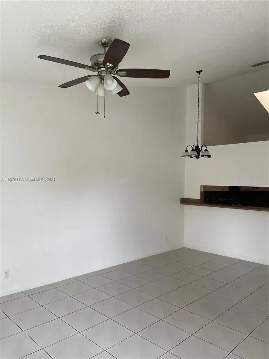 7211 Tam Oshanter Blvd, North Lauderdale FL 33068 photo 3
