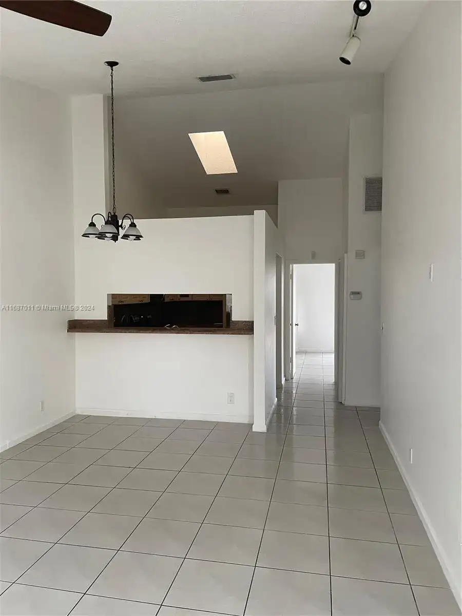 7211 Tam Oshanter Blvd, North Lauderdale FL 33068 photo 4