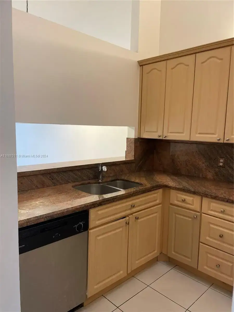 7211 Tam Oshanter Blvd, North Lauderdale FL 33068 photo 5