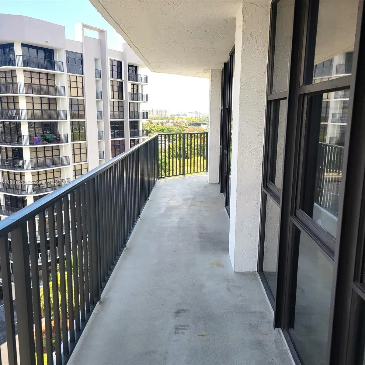 800 Parkview Dr # 930, Hallandale Beach FL 33009
