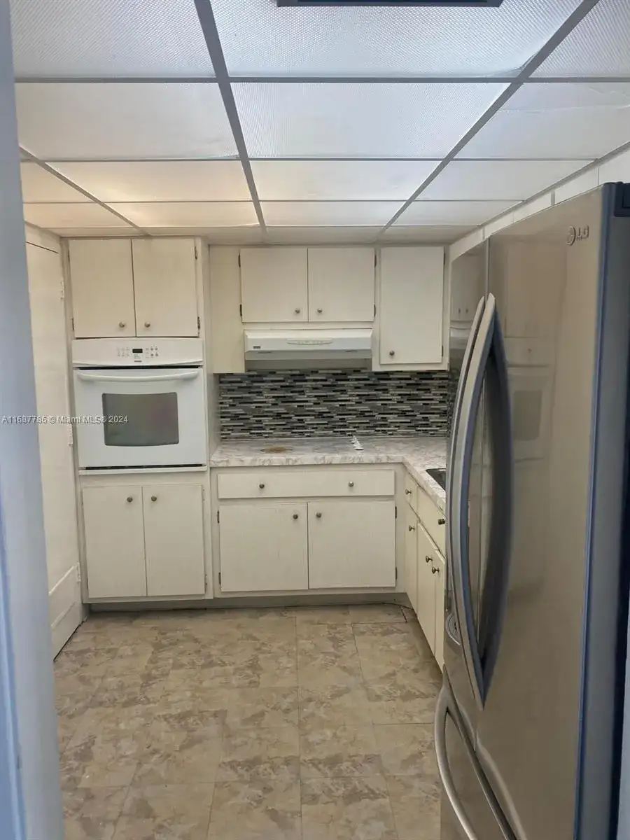 400 Kings Point Dr # 911, Sunny Isles Beach FL 33160 photo 2