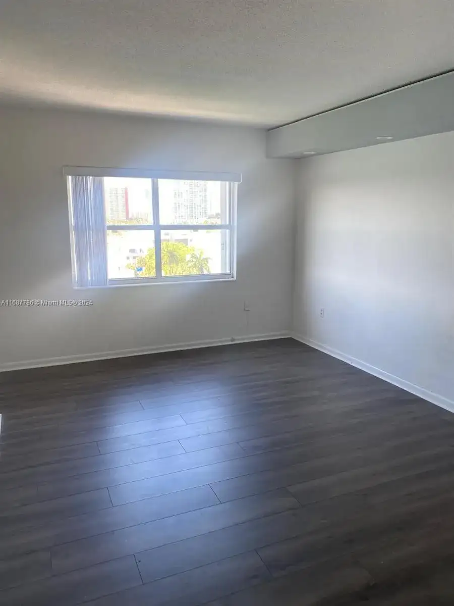 400 Kings Point Dr # 911, Sunny Isles Beach FL 33160 photo 5
