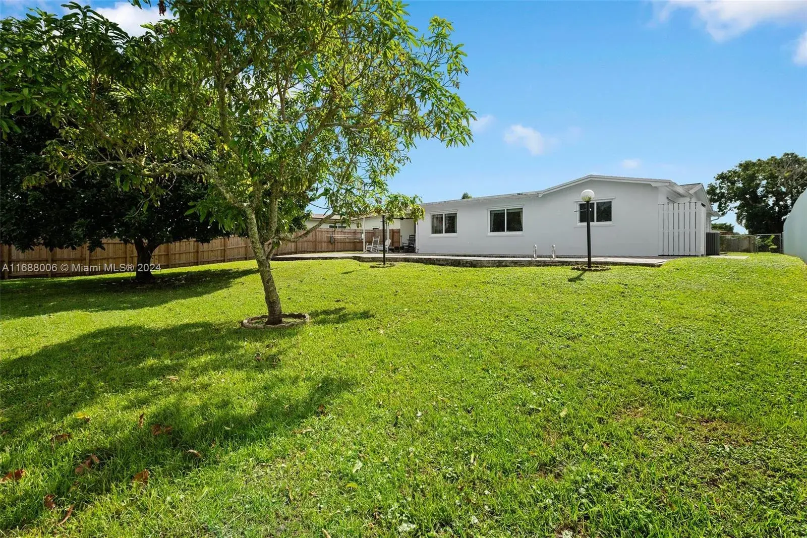 8541 NW 24th Ct, Pembroke Pines FL 33024