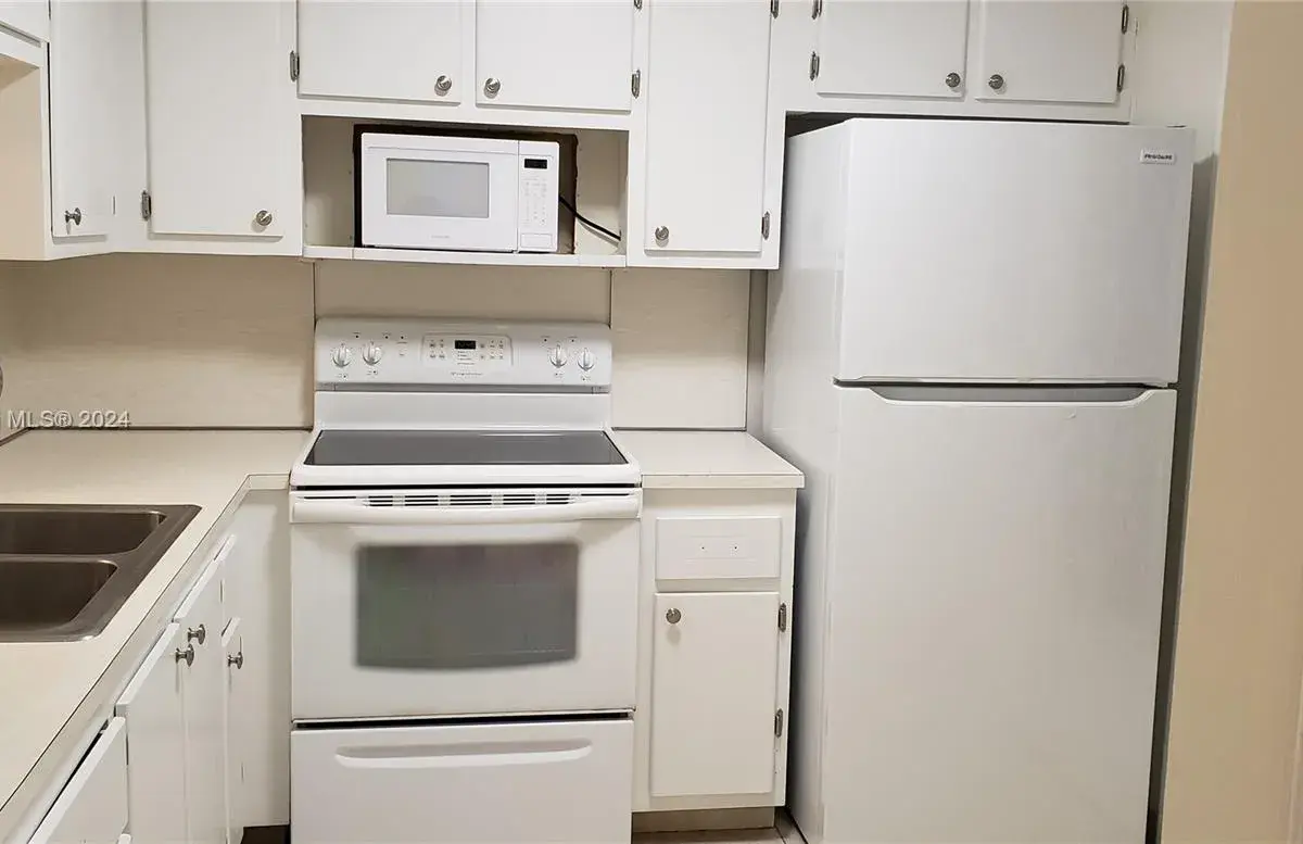 300 NE 12th Ave # 205, Hallandale Beach FL 33009