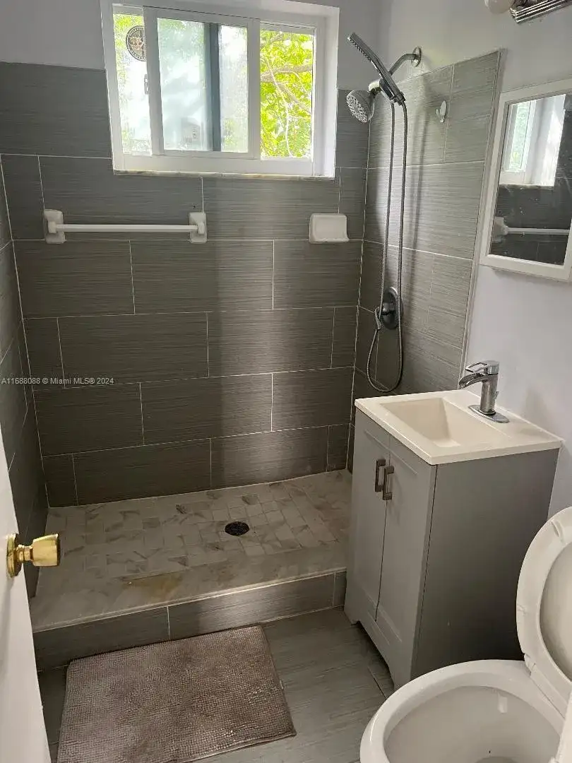 2419 Lincoln St # 23B, Hollywood FL 33020 photo 3