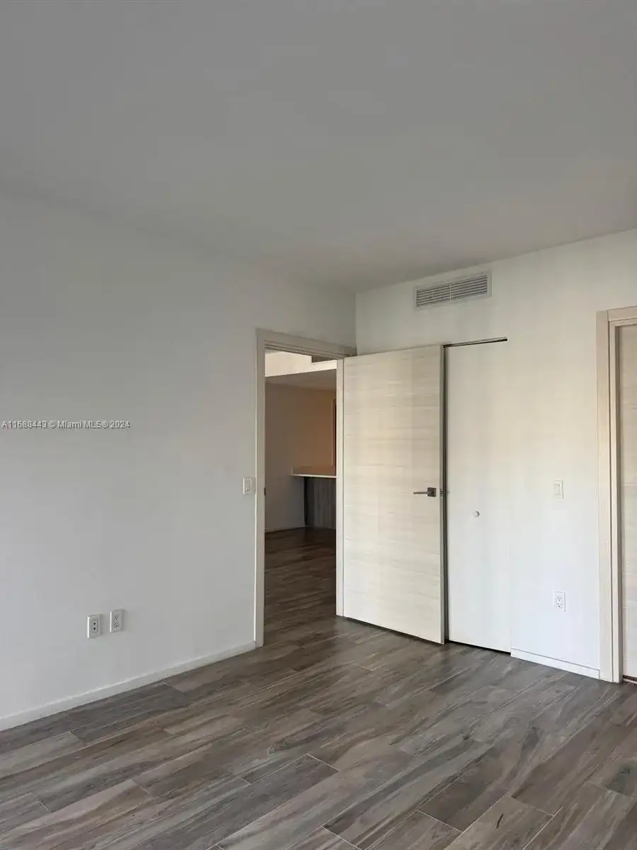 801 S Miami Ave # 2610, Miami FL 33130 photo 4