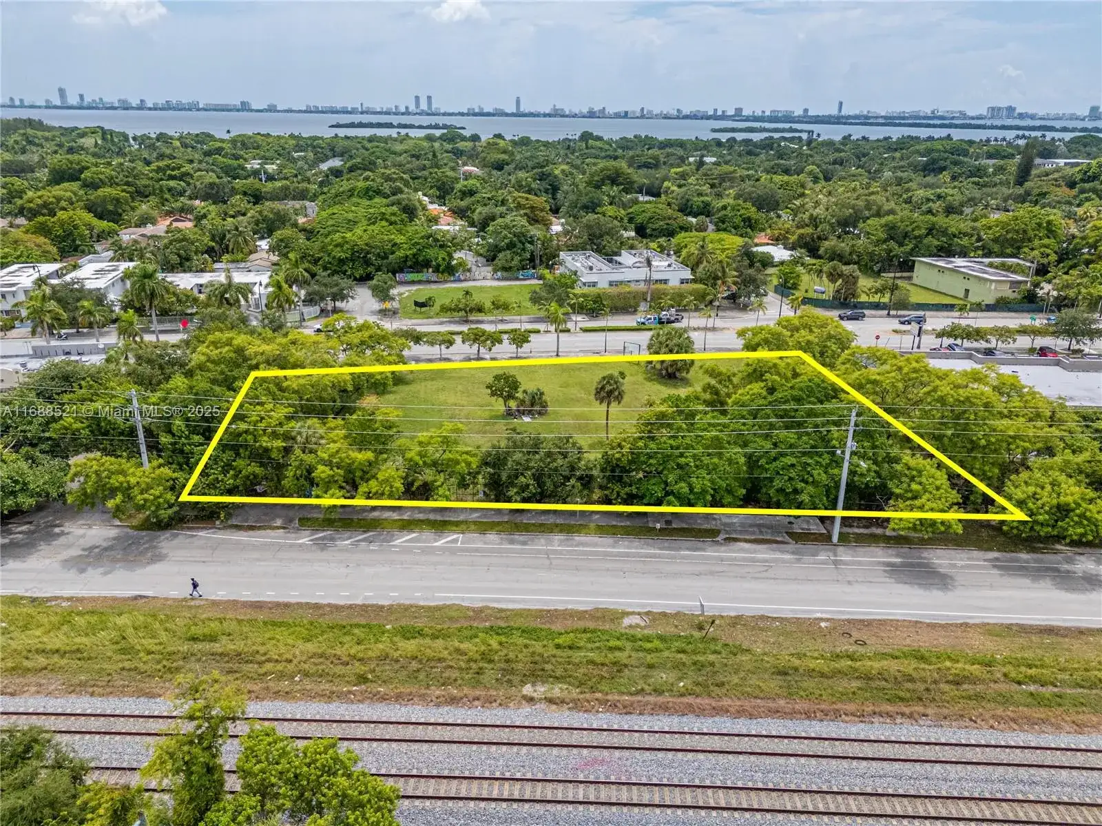5220 Biscayne, Miami FL 33137 photo 2