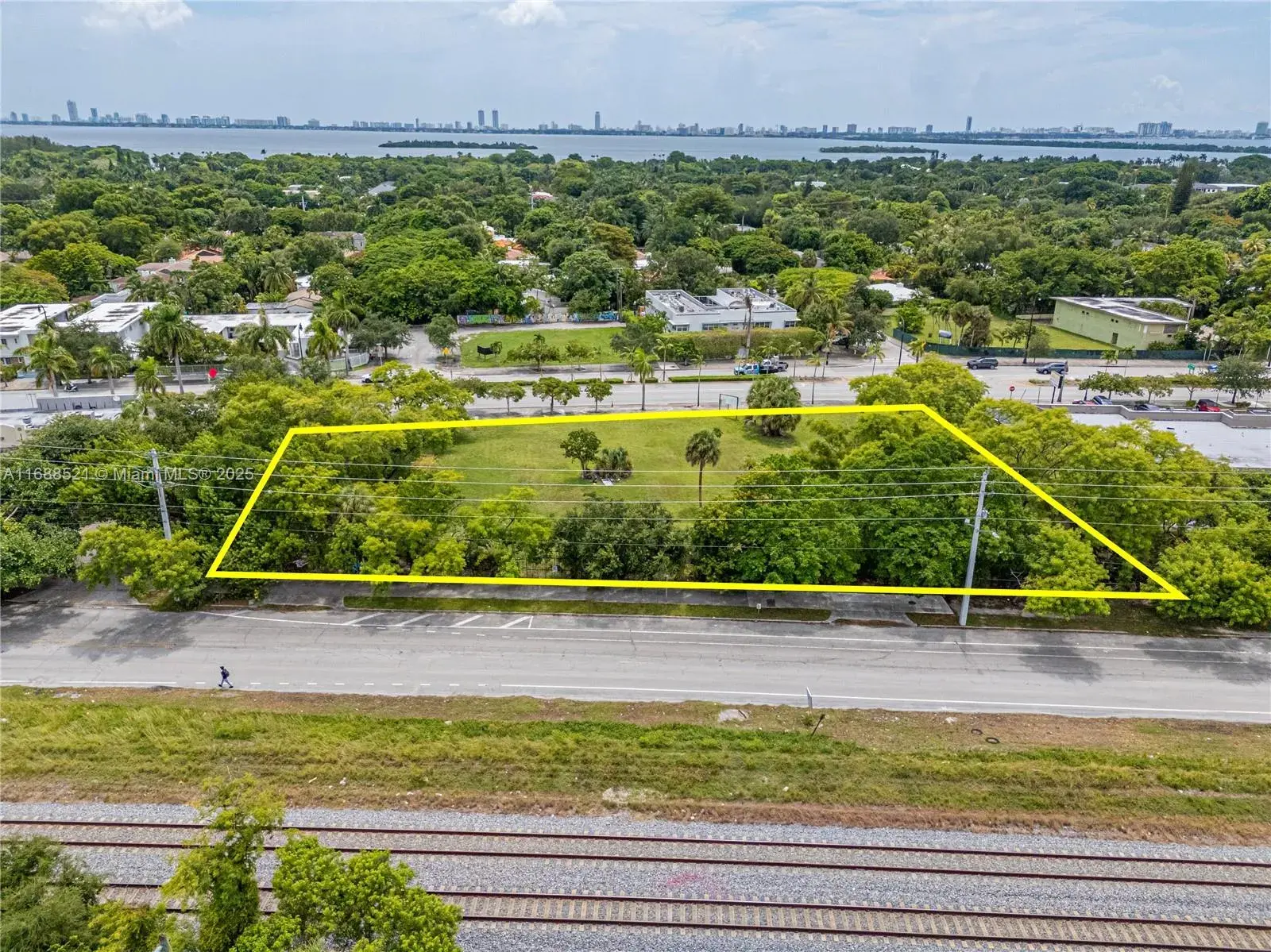 5220 Biscayne, Miami FL 33137