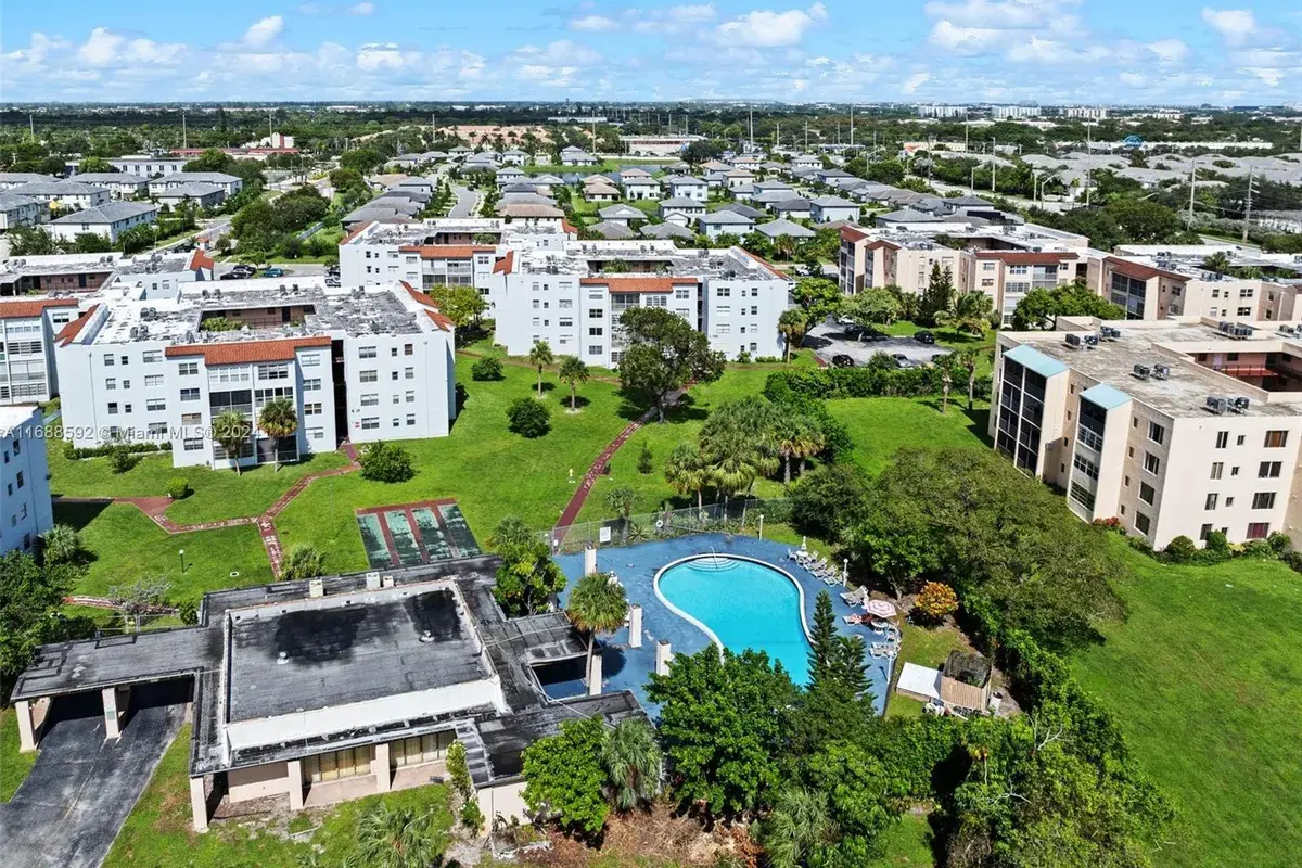 2840 Somerset Drive # 216M, Lauderdale Lakes FL 33311