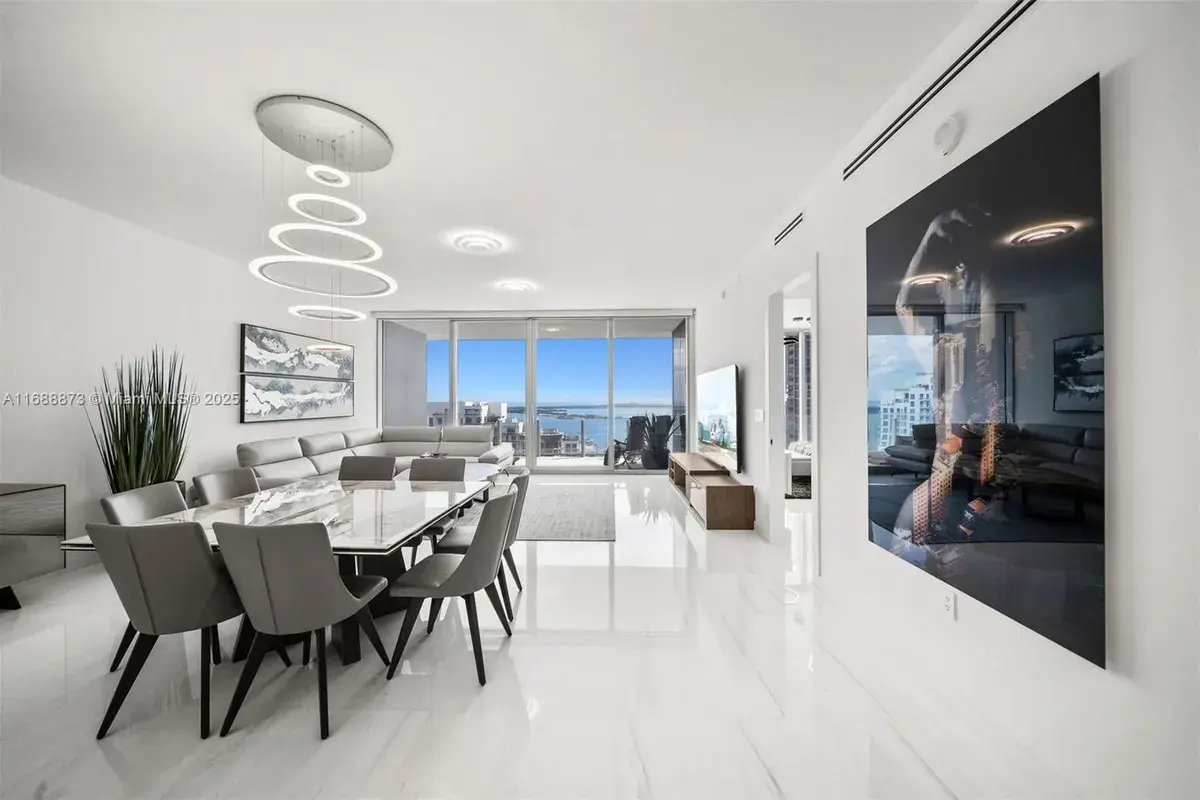 300 Biscayne Blvd Way # 3803, Miami FL 33131