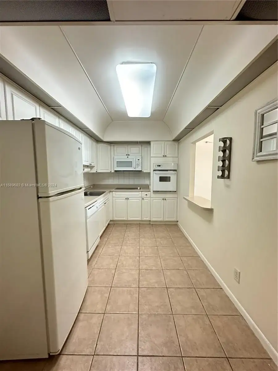 19380 Collins Ave # 614, Sunny Isles Beach FL 33160 photo 3