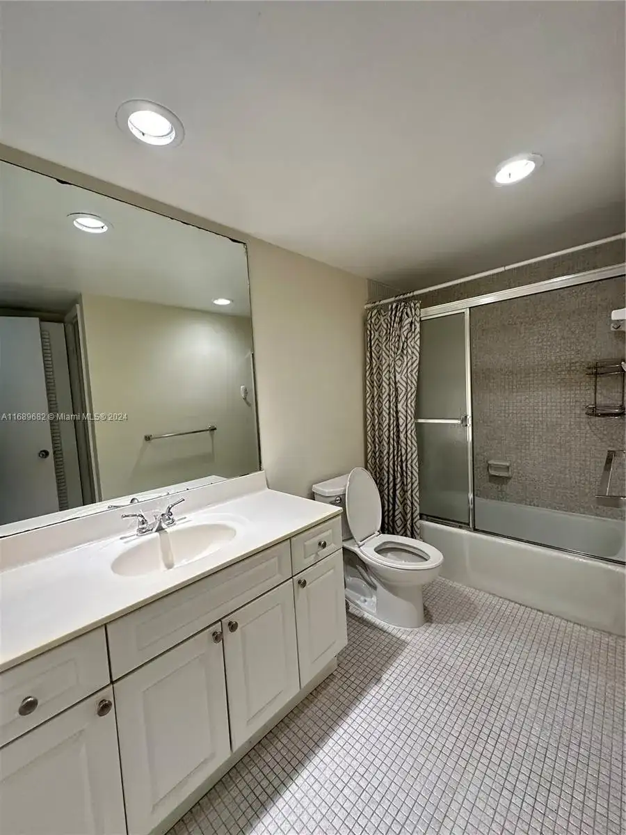 19380 Collins Ave # 614, Sunny Isles Beach FL 33160 photo 4