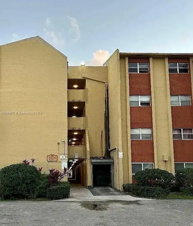 3600 NW 21st St # 305, Lauderdale Lakes FL 33311 photo 3