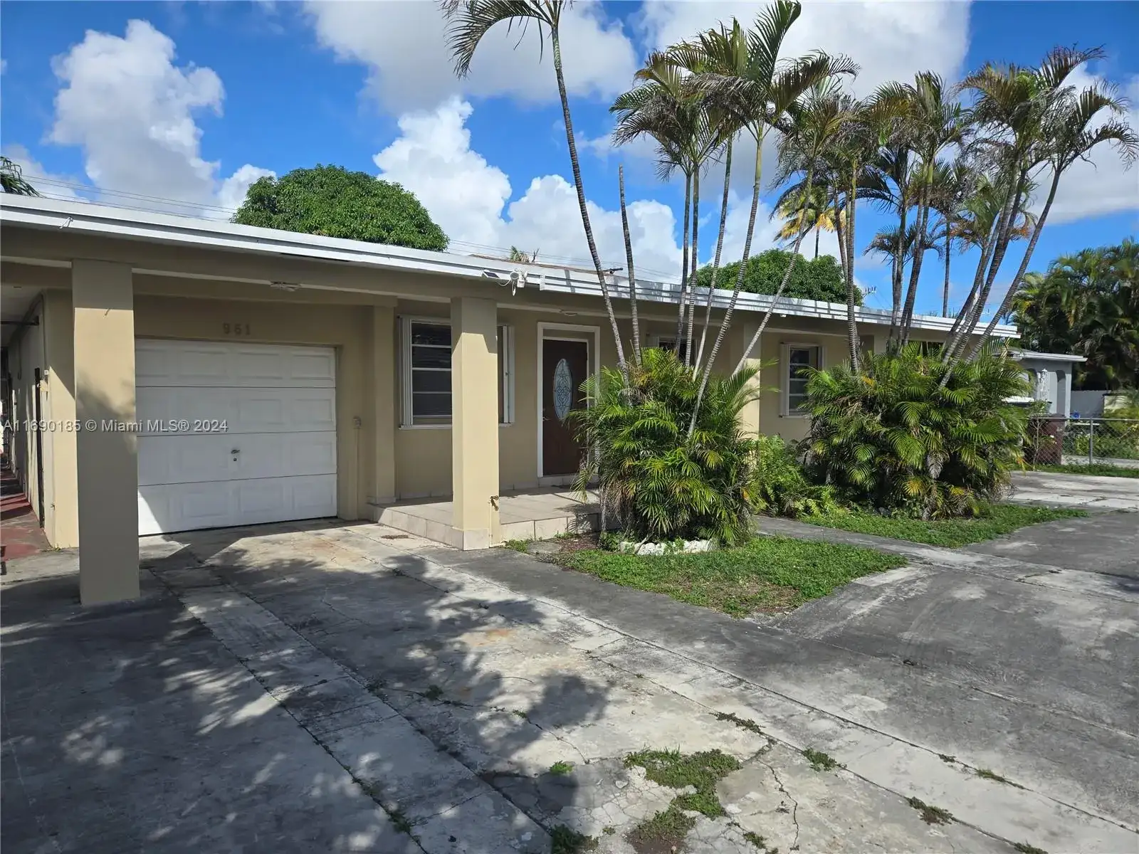 961 E 32nd St, Hialeah FL 33013 photo 4
