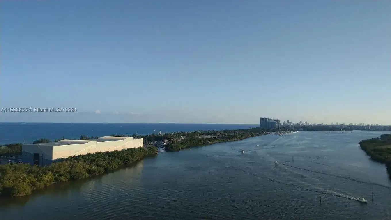300 Bayview Dr, Sunny Isles Beach FL 33160