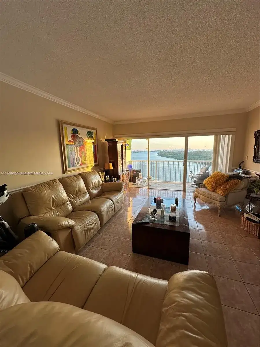 300 Bayview Dr, Sunny Isles Beach FL 33160 photo 4