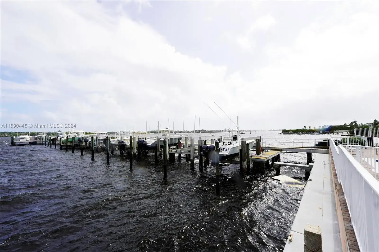 123 Harbors Way, Boynton Beach FL 33435 photo 2