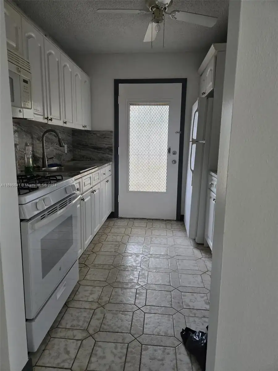 160 NE 203rd Ter # 18, Miami Gardens FL 33179 photo 3