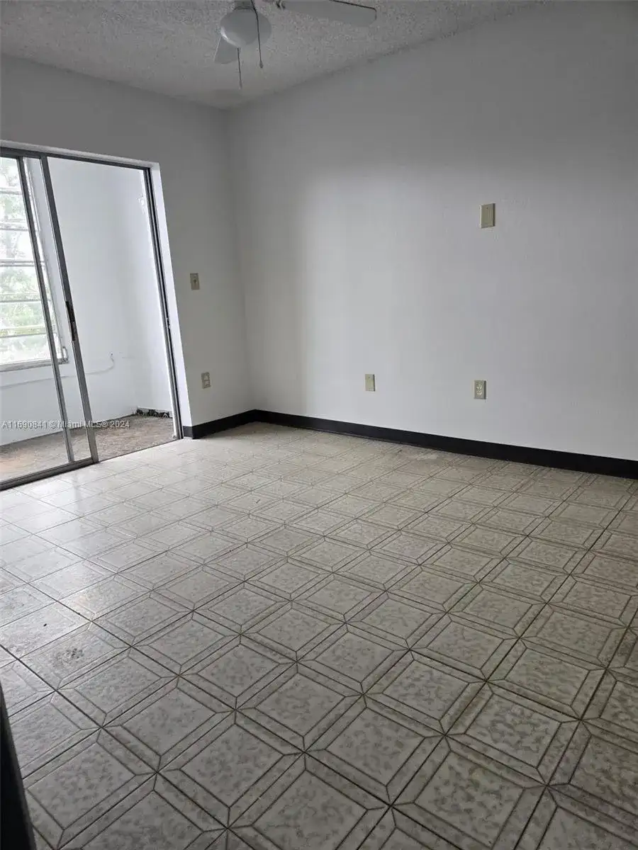 160 NE 203rd Ter # 18, Miami Gardens FL 33179 photo 4