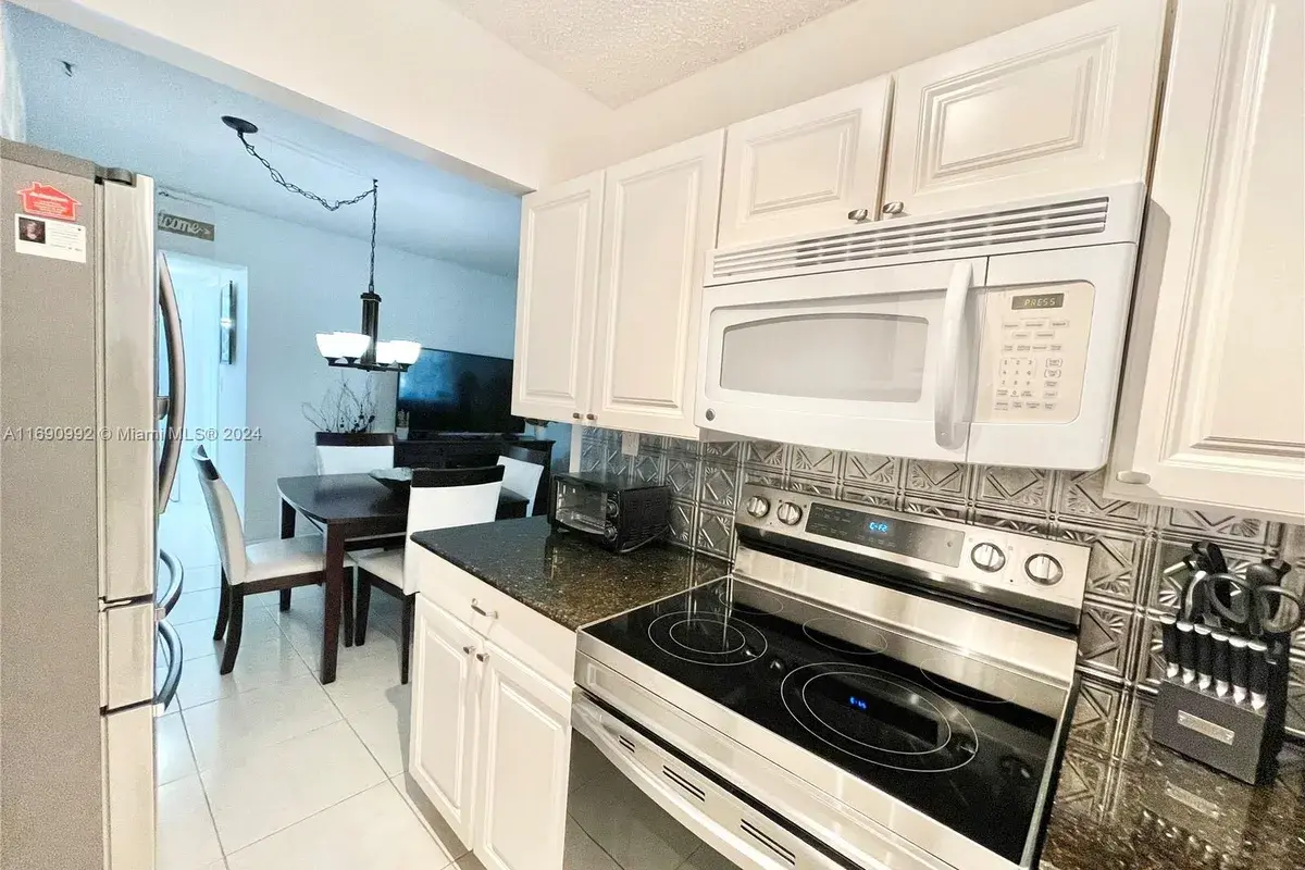 2145 Pierce St, Hollywood FL 33020