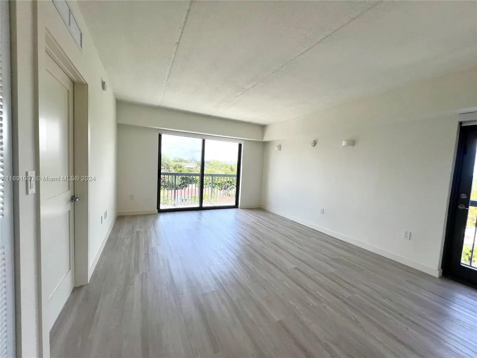 2285 SW 27th St # 404, Miami FL 33133
