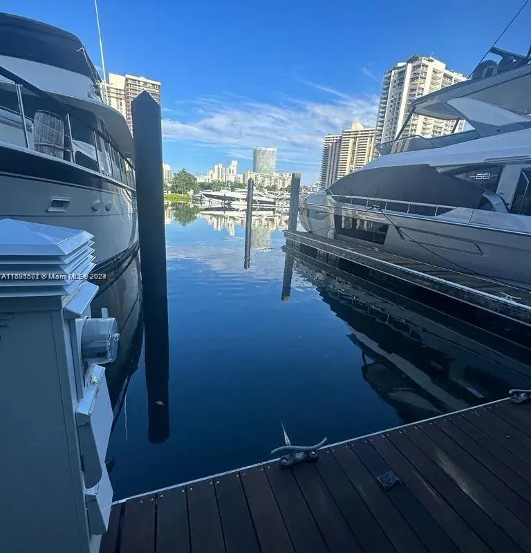 19777 E Country Club Dr, Aventura FL 33180