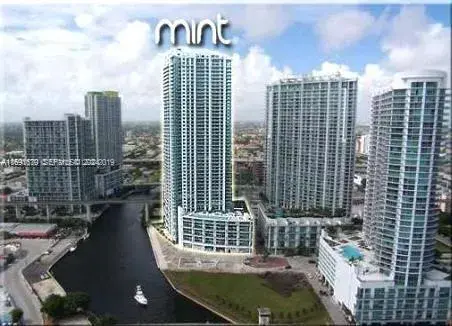 2 bedroom 2 bath Residential for sale at 92 SW 3rd St # 1802, Miami FL 33130