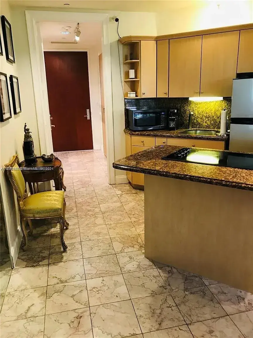 2000 Island Blvd # 201, Aventura FL 33160