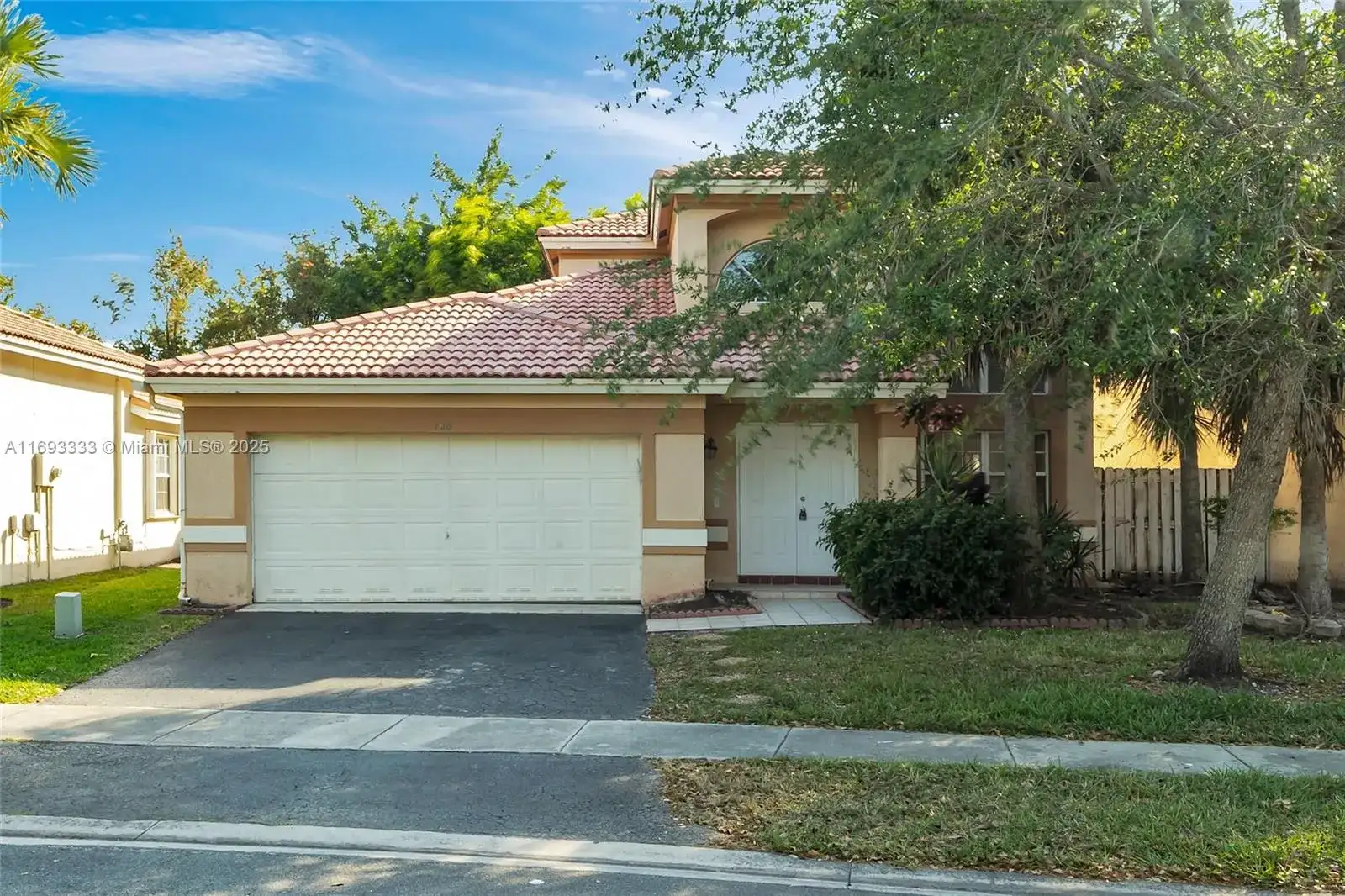 106 Gables Blvd, Weston FL 33326 photo 2