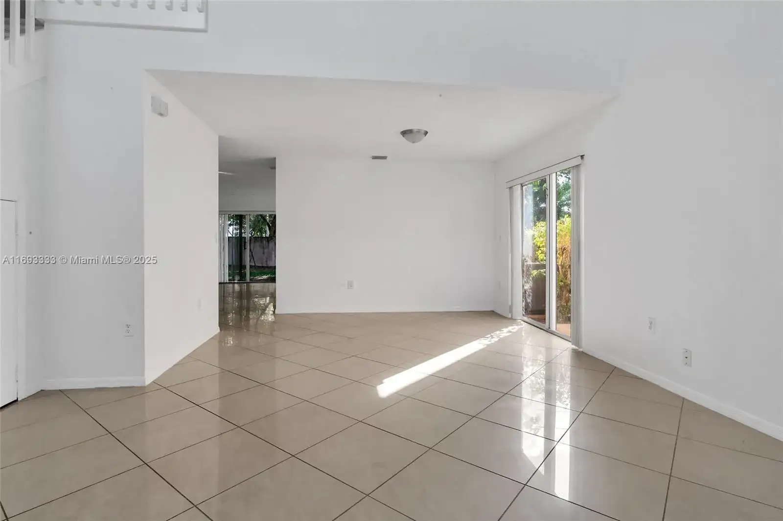 106 Gables Blvd, Weston FL 33326 photo 4
