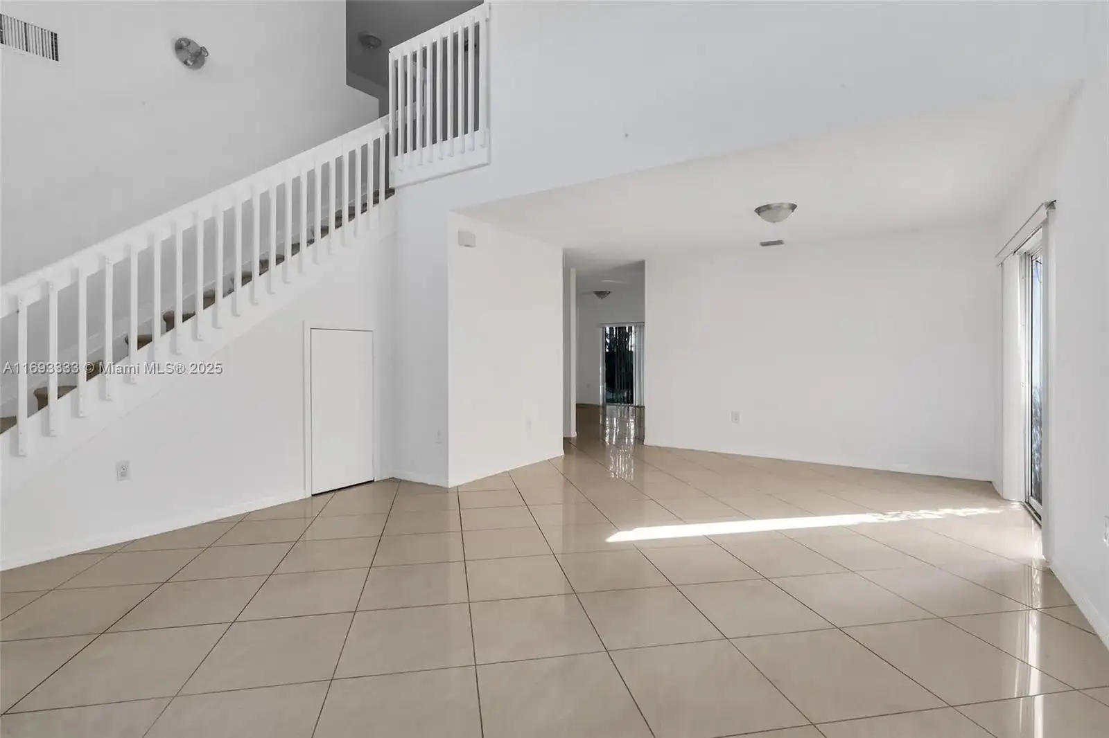 106 Gables Blvd, Weston FL 33326 photo 5