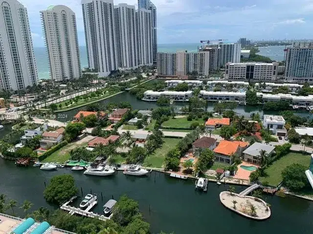 16500 Collins Ave, Sunny Isles Beach FL 33160