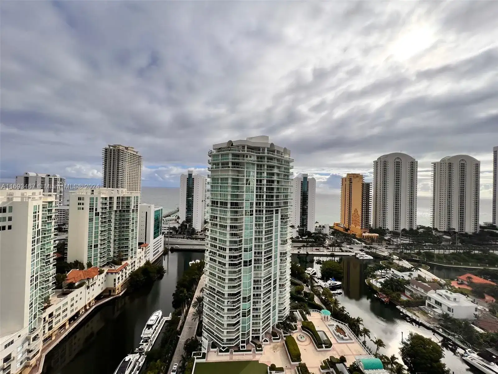 16500 Collins Ave, Sunny Isles Beach FL 33160 photo 4