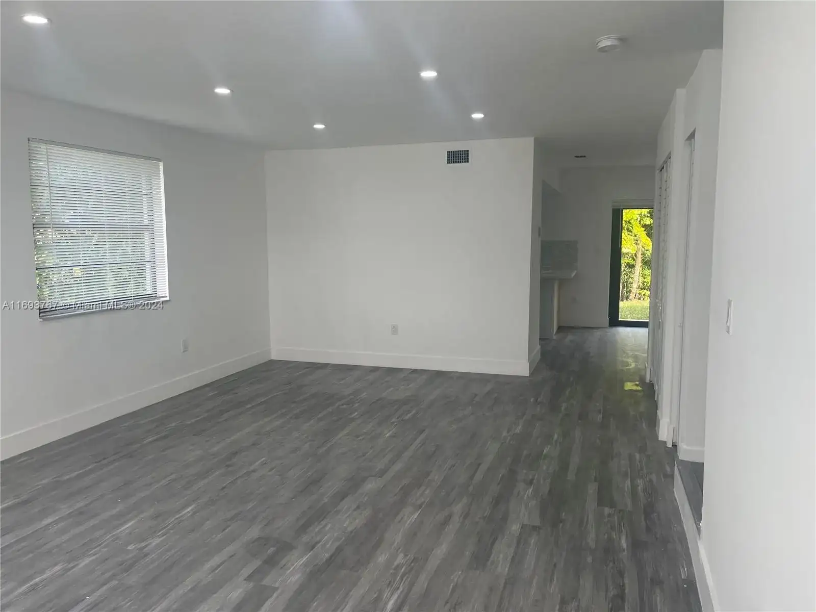 20455 SW 92nd Ct, Cutler Bay FL 33189 photo 3