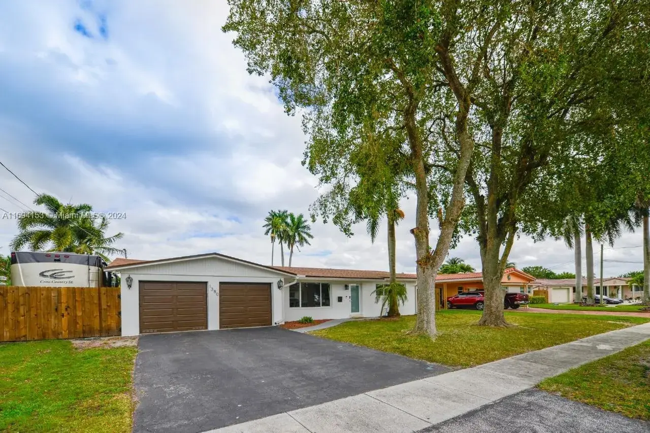 1380 SW 56th Ave, Plantation FL 33317