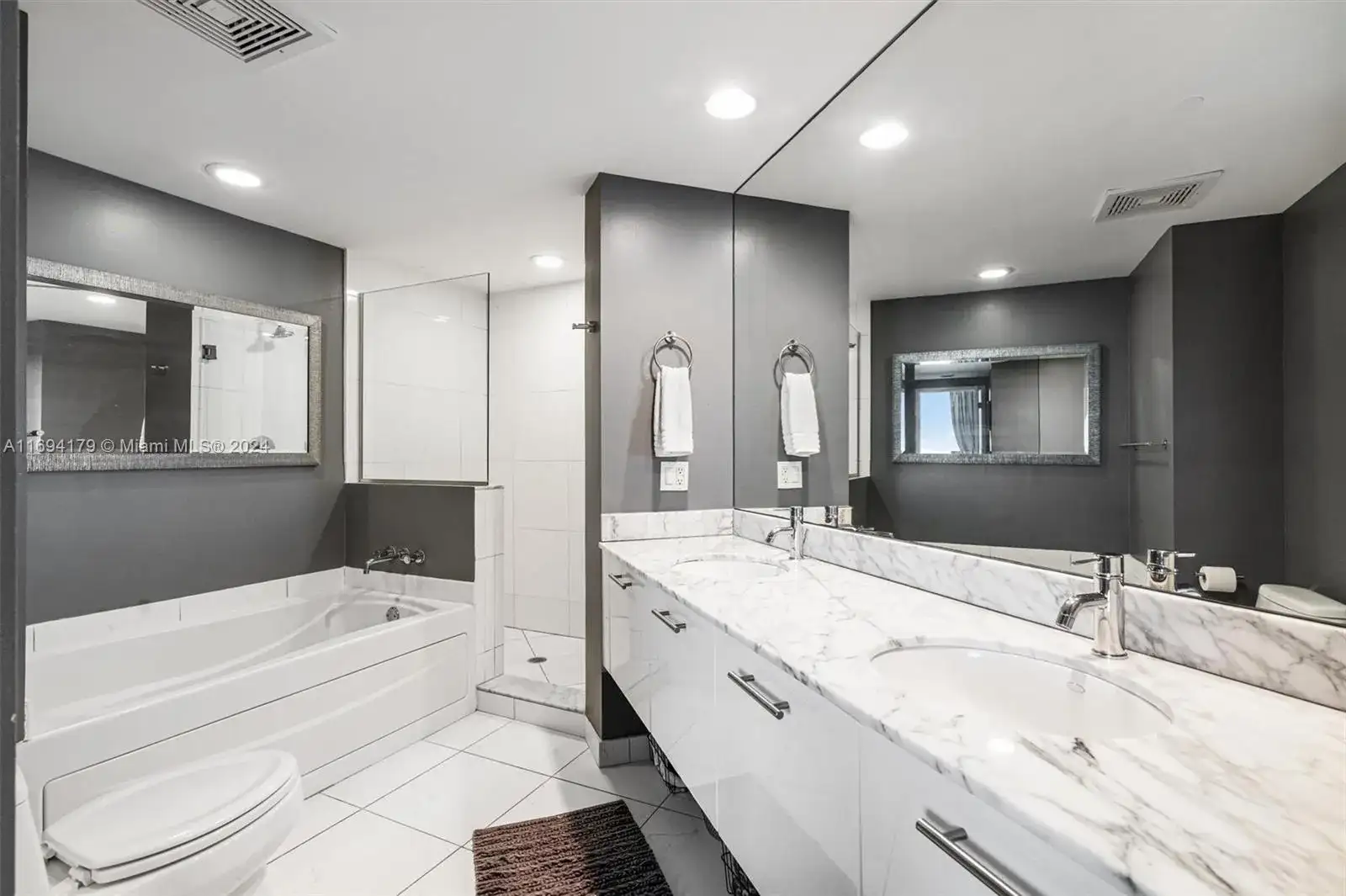 55 SE 6th St # 2002, Miami FL 33131 photo 3