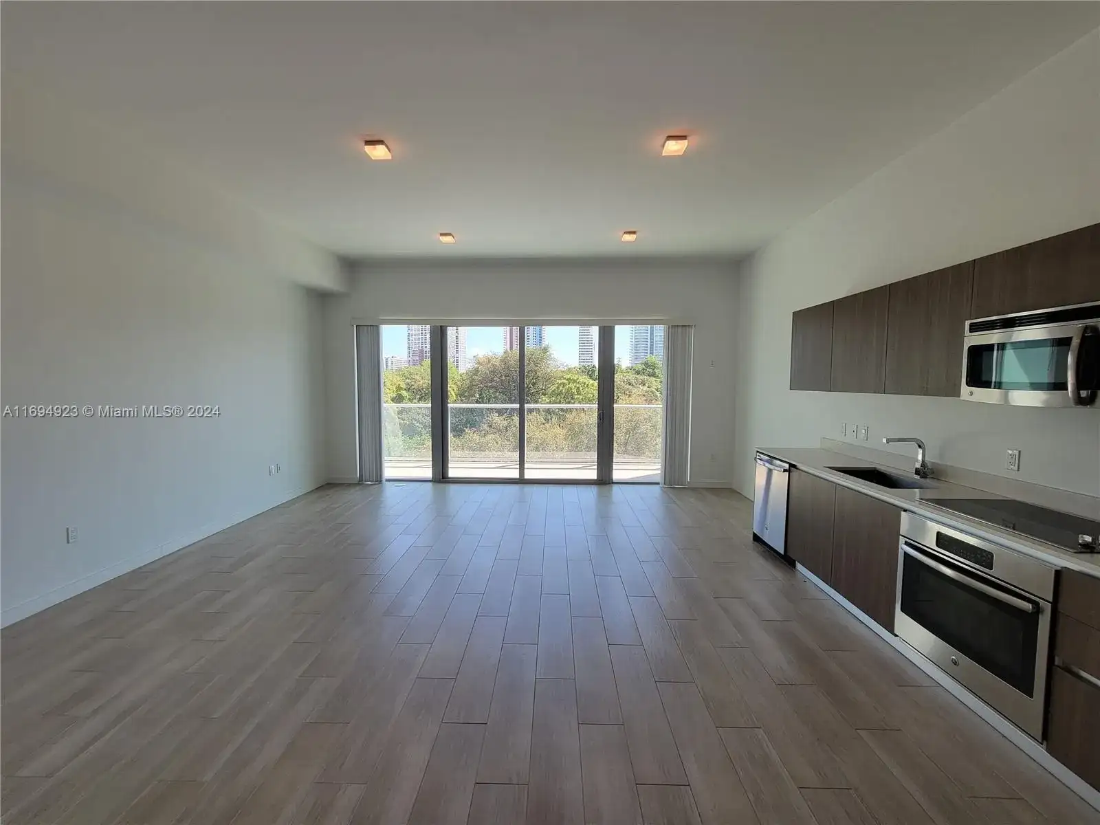 1600 SW 1 Ave # 411, Miami FL 33129 photo 3