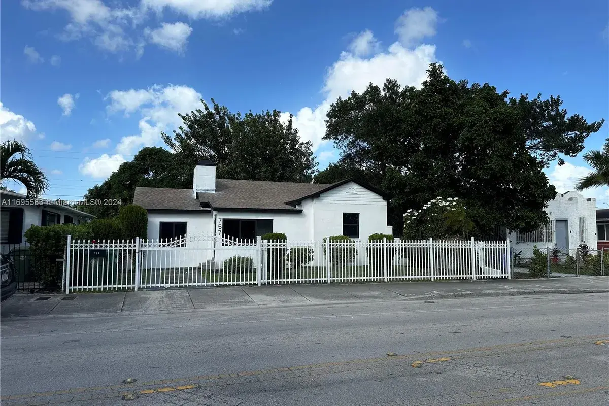 757 NW 46th St, Miami FL 33127