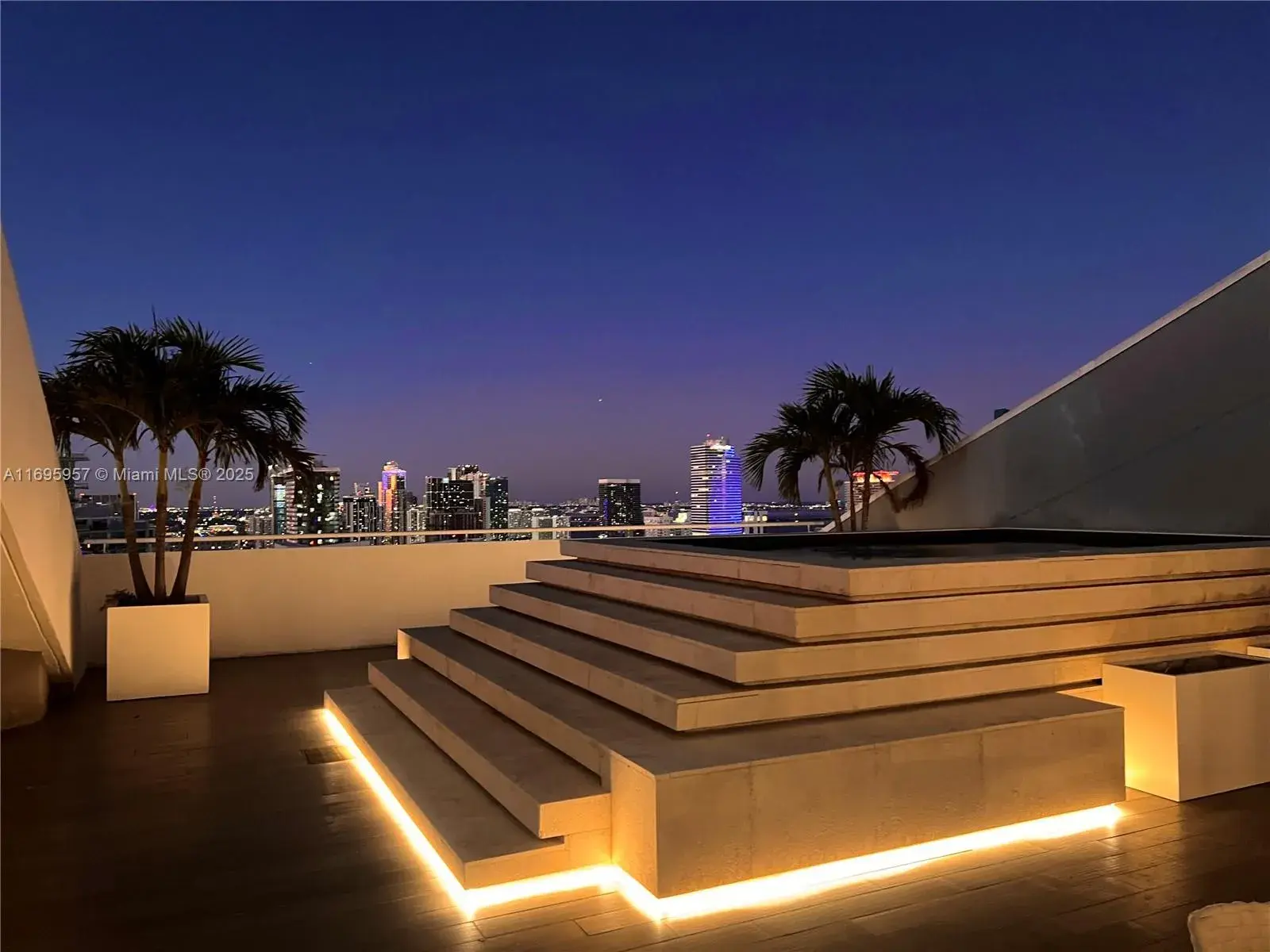 88 SW 7th St # 4203, Miami FL 33130