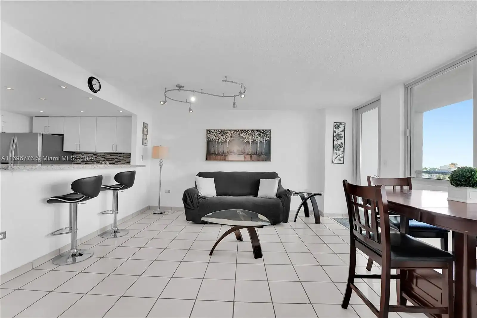 7135 Collins Ave # 623, Miami Beach FL 33141 photo 3
