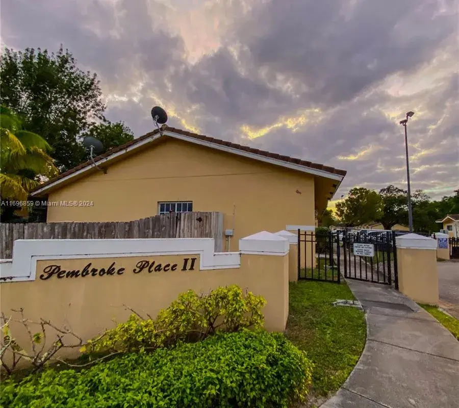 3868 SW 48th Ave # 3868, Pembroke Park FL 33023