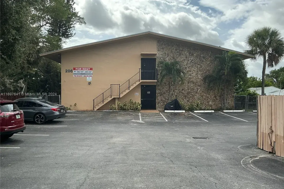 206 NE 3rd St # 7, Hallandale Beach FL 33009
