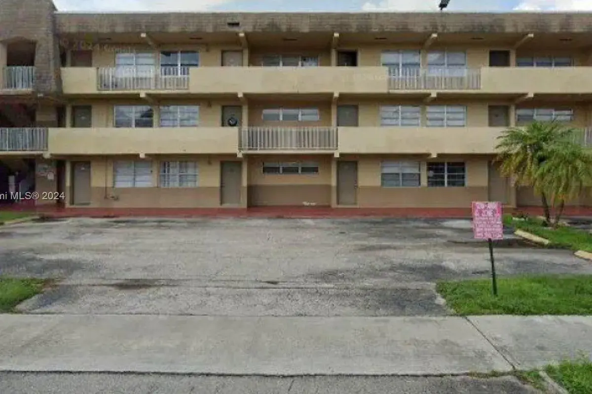11005 SW 1st St # 204, Sweetwater FL 33174
