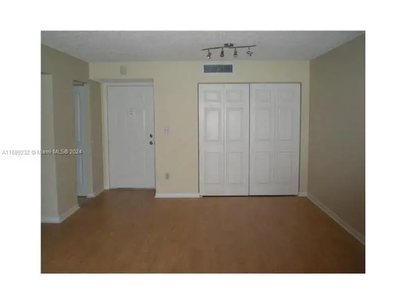 9301 SW 92 AV # C, Unincorporated Dade County FL 33176