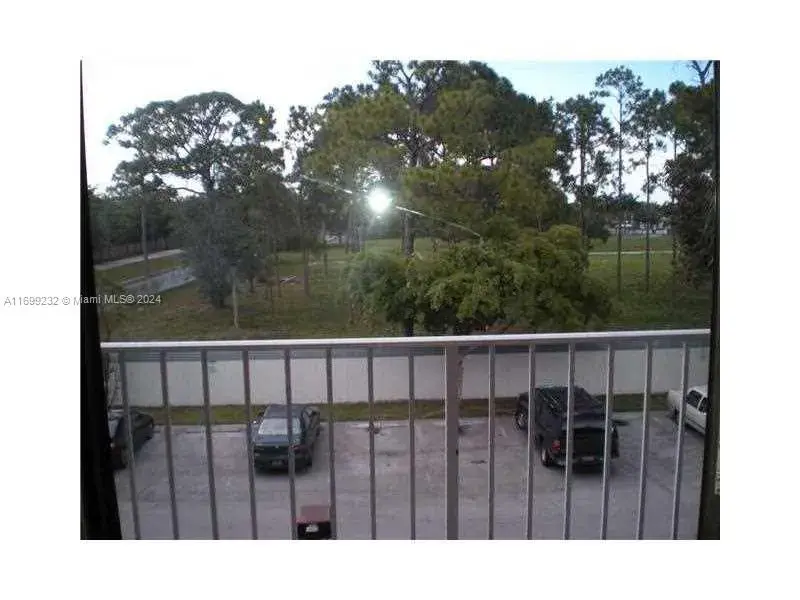 9301 SW 92 AV # C, Unincorporated Dade County FL 33176